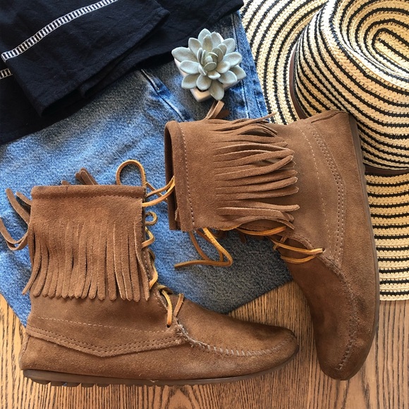 Minnetonka Shoes - Minnetonka Leather Fringe Moccasin Boots 8